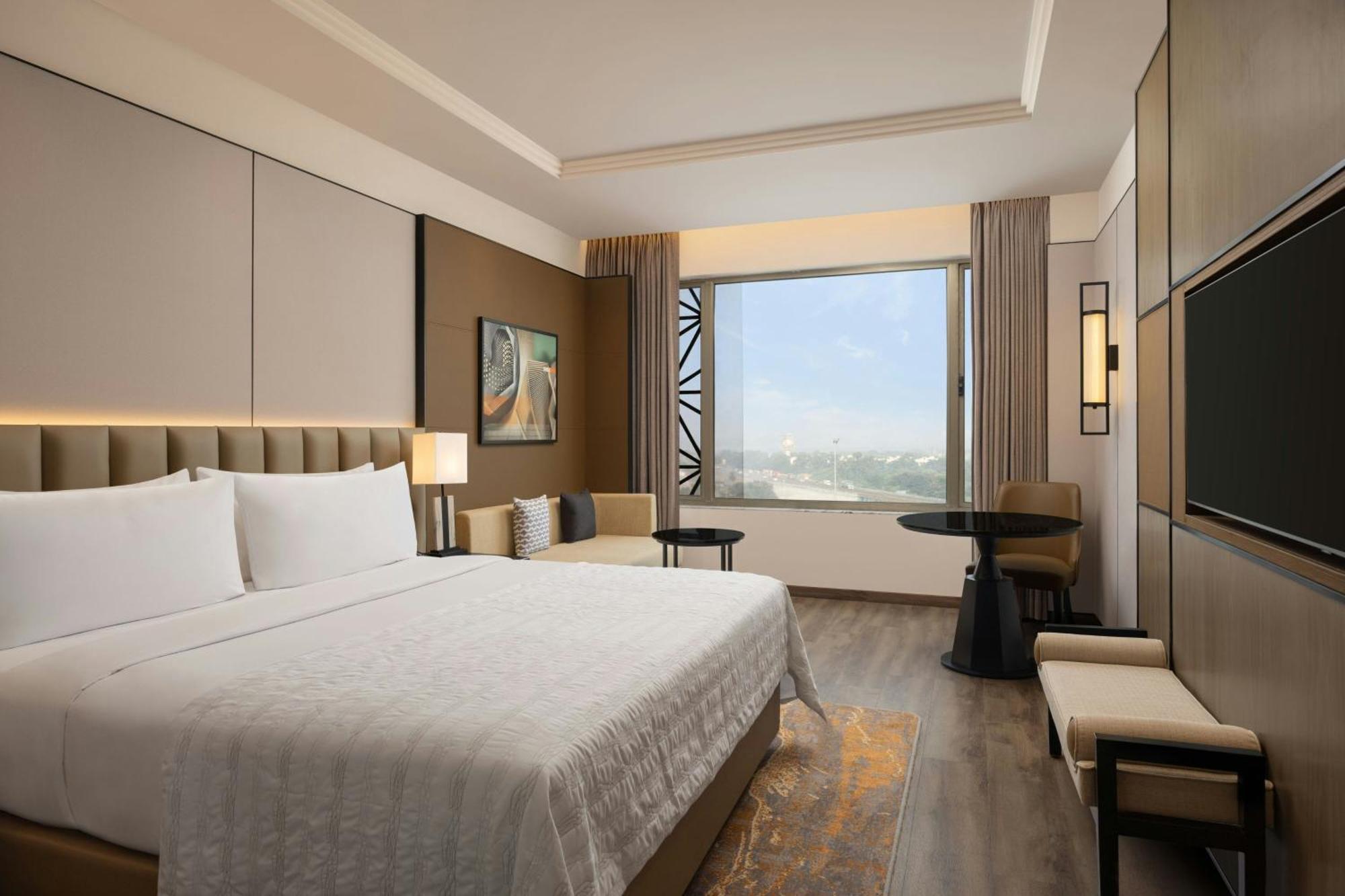 Premier King Room Atrium View Concierge Level
