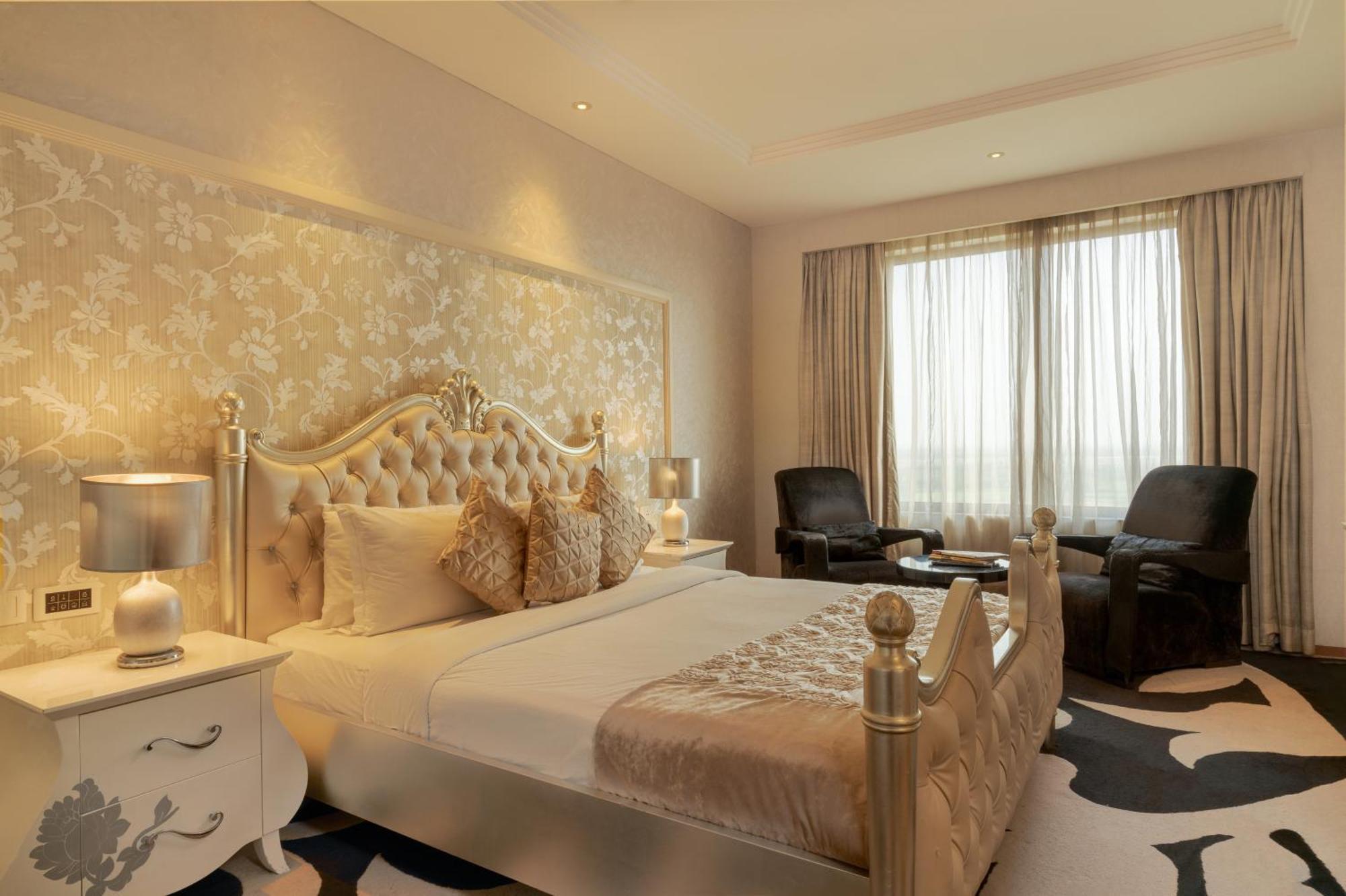One-Bedroom Executive King Suite Concierge Level